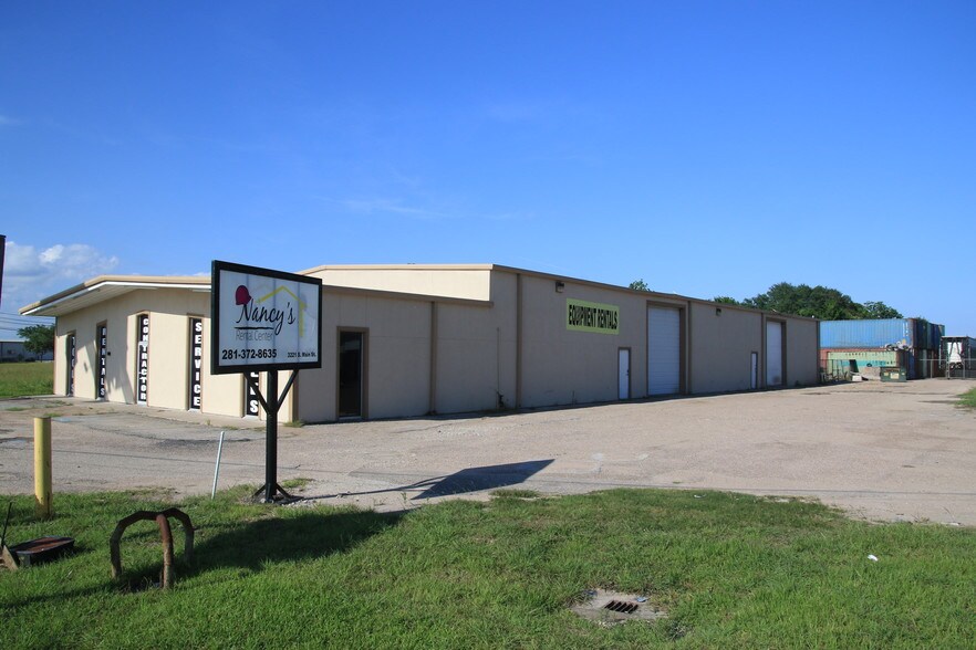 More Photos Of 3221 S Main St, Pearland Freestanding For Sale