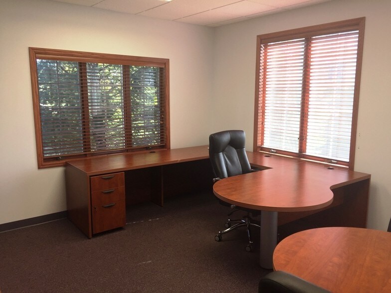 More Photos Of 3 Executive Ct, South Barrington Medical For Lease
