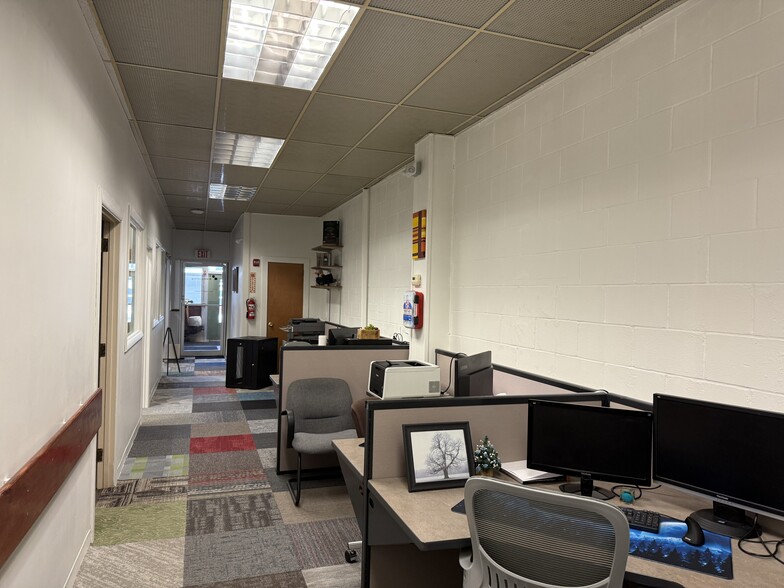 More Photos Of 423-425 Main St, Bennington Office Residential For Sale