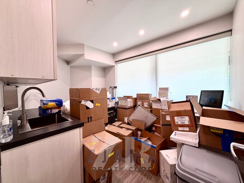 More Photos Of 866 Eastern Pky, Brooklyn Apartments For Lease