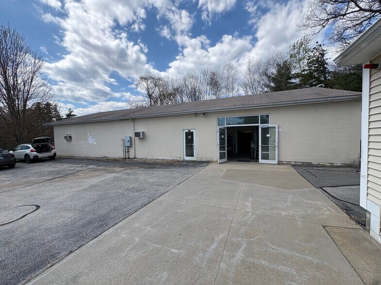 More Photos Of 45 Londonderry Tpke, Hooksett Office For Lease