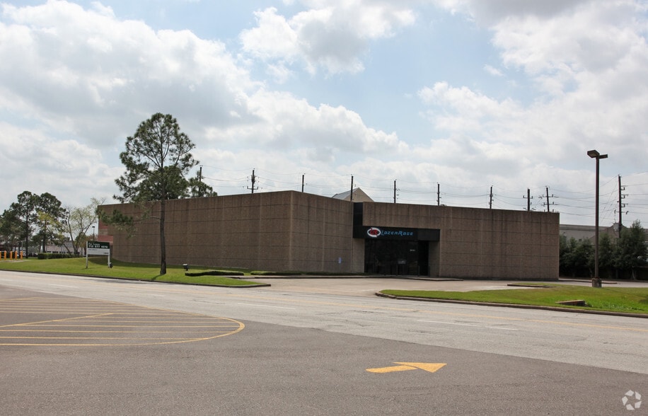 More Photos Of 20121 Highway 59 N, Humble Freestanding For Sale