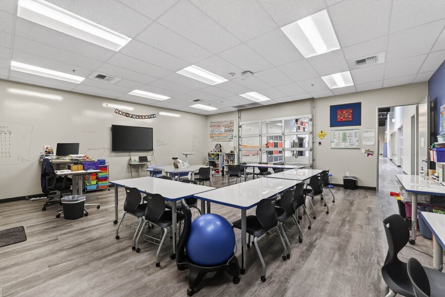 More Photos Of 5400 Power Inn Rd, Sacramento Showroom For Sale