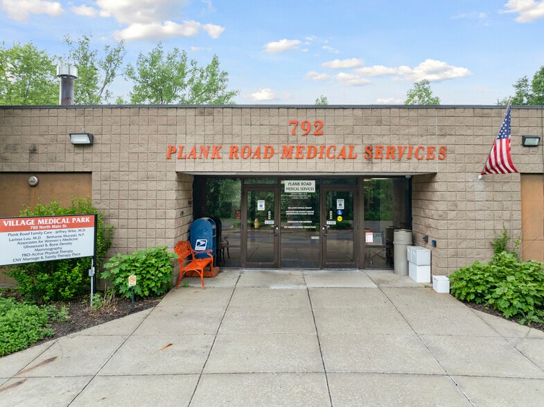 Primary Photo Of 792 N Main St, North Syracuse Medical For Lease