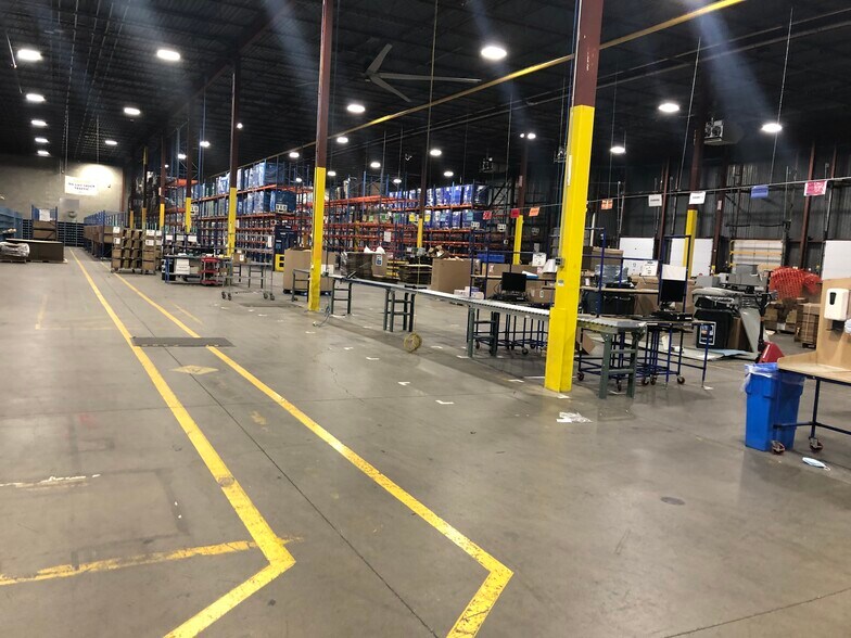 More Photos Of 100 Alfred Kuehne Blvd, Brampton Warehouse For Lease