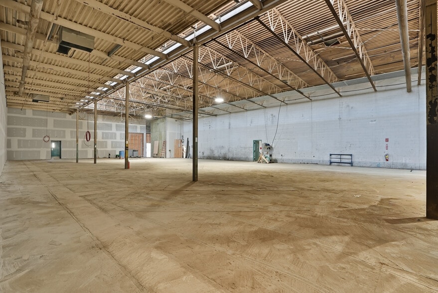 More Photos Of 324 24th St W, Saskatoon Office For Sale