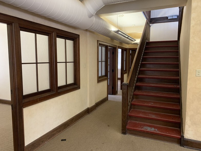 More Photos Of 612 New Hampshire St, Lawrence Office For Lease