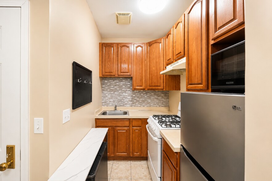 More Photos Of 10228 Jamaica Ave, Richmond Hill Storefront Retail Office For Sale