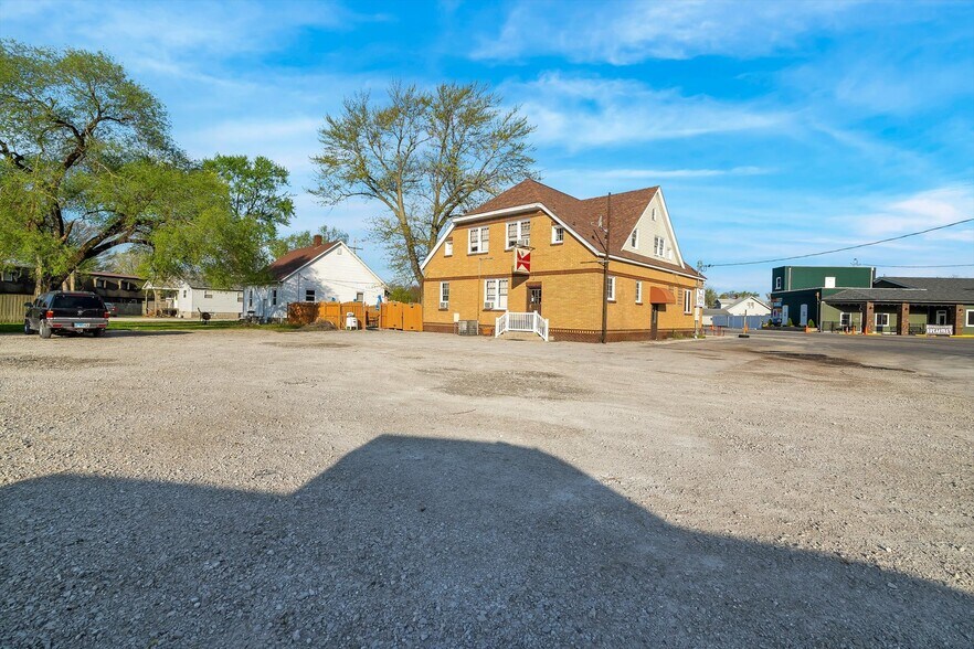 More Photos Of 108 S Old US Route 66, Hamel Restaurant For Sale