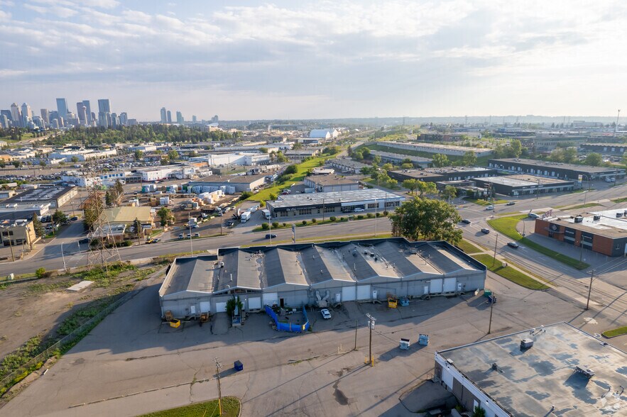 More Photos Of 451-463 42nd Ave SE, Calgary Warehouse For Lease