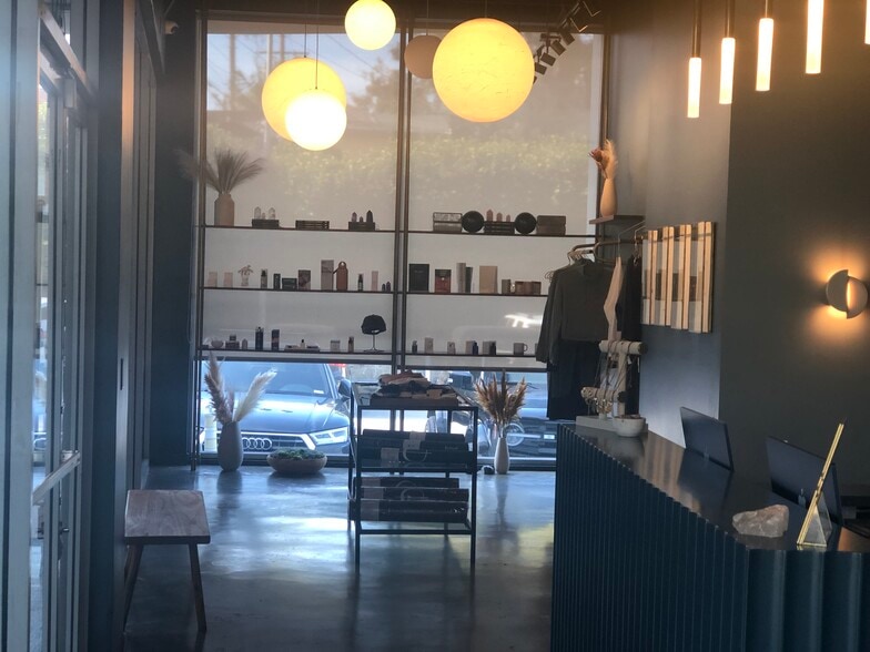 More Photos Of 2415-2449 Main St, Santa Monica Restaurant For Lease