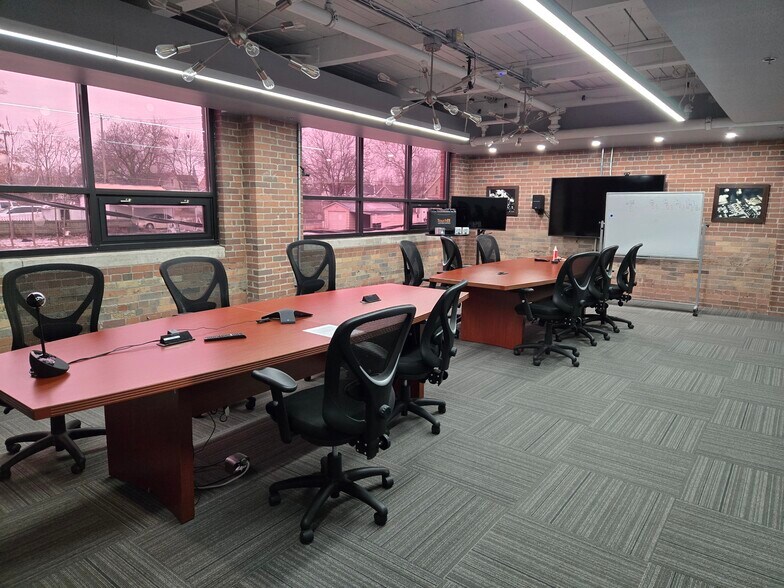 More Photos Of 2085 Humphrey St, Fort Wayne Loft Creative Space For Lease