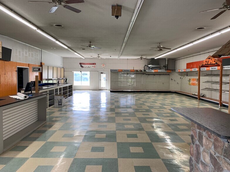 More Photos Of 35850 Utica Rd, Clinton Township General Retail For Sale