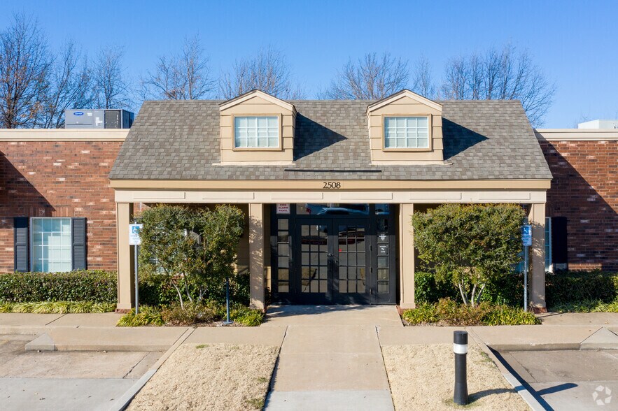 More Photos Of 2502-2532 E 71st St, Tulsa Office For Lease