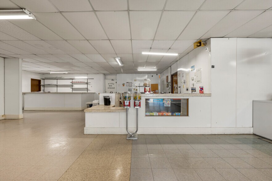 More Photos Of 416 State St, Trinidad Flex For Sale