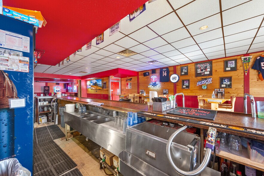 More Photos Of 209 N 5th Ave E, Truman Freestanding For Sale