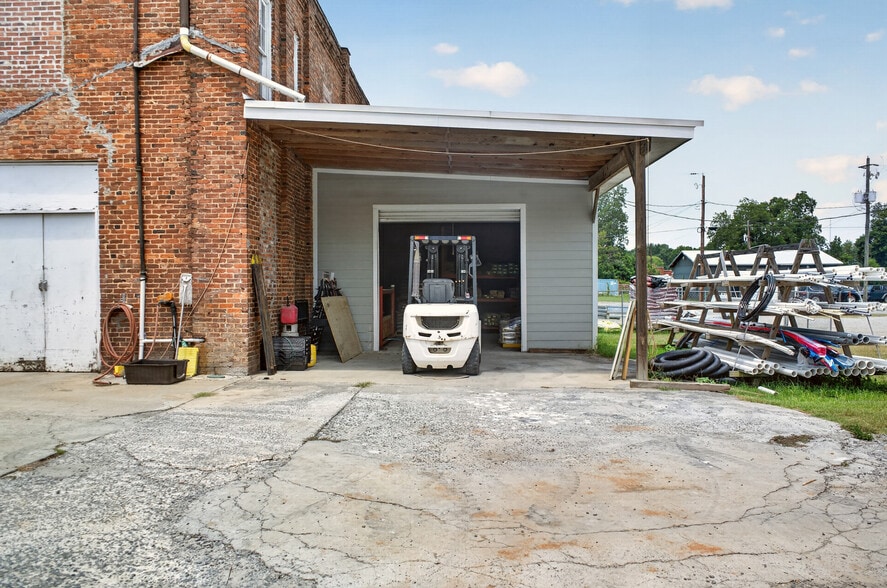 More Photos Of 36 Church St N, Jeffersonville Light Manufacturing For Sale