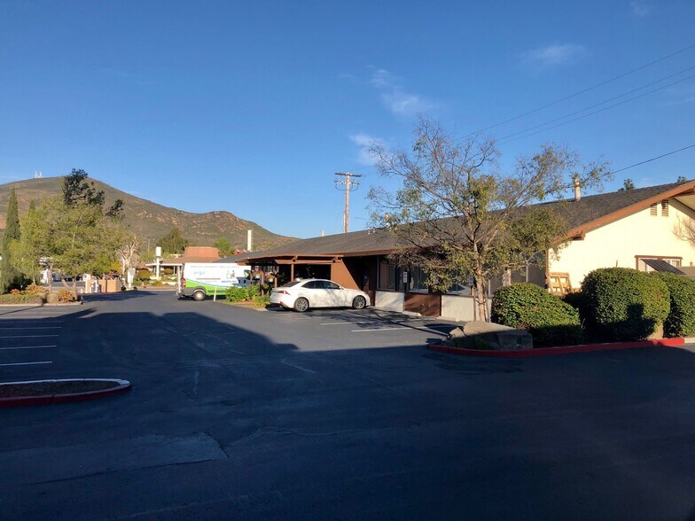 More Photos Of 7434 Jackson Dr, San Diego Medical For Lease