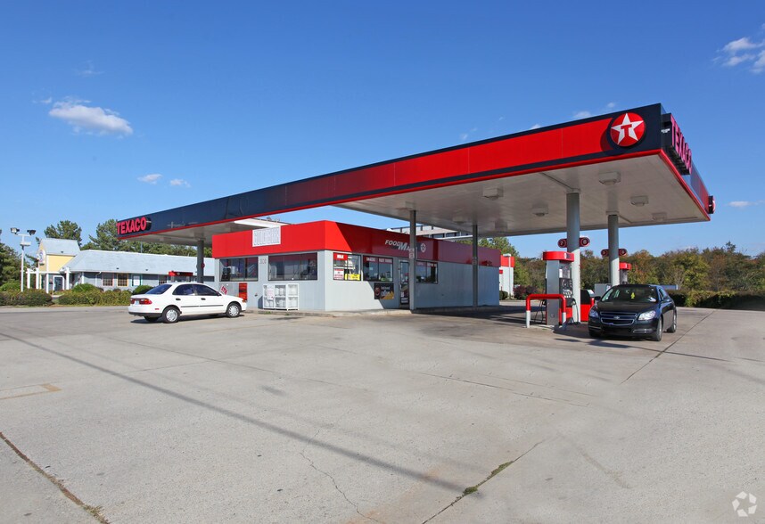 More Photos Of 3030 N Memorial Pky, Huntsville Convenience Store For Sale