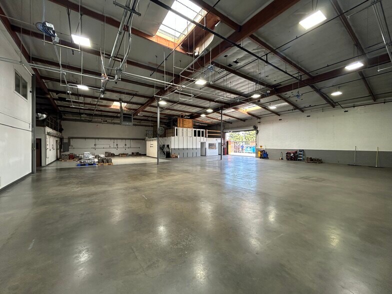 More Photos Of 1429 240th St, Harbor City Warehouse For Lease
