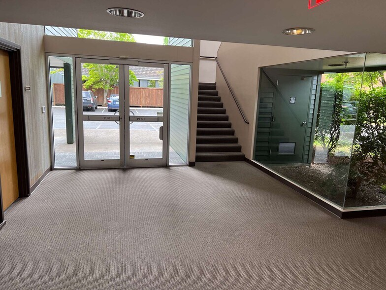 More Photos Of 3990 Collins Way, Lake Oswego Office For Sale