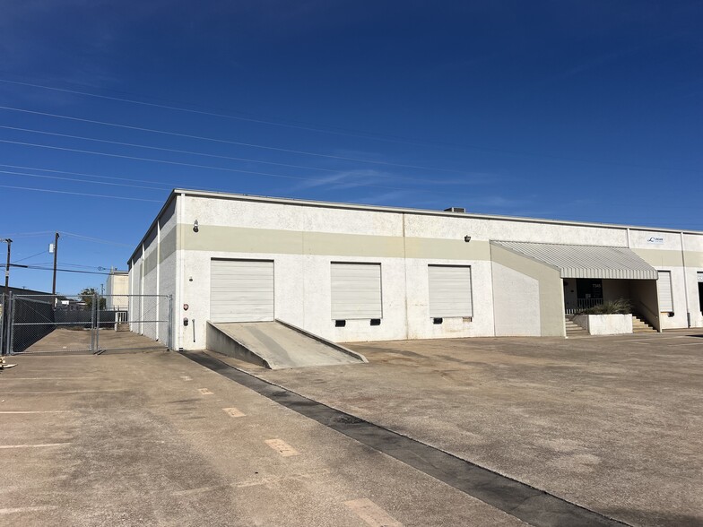 More Photos Of 7436 Tower St, Fort Worth Manufacturing For Sale