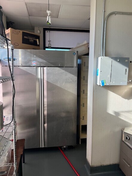 More Photos Of 7451 Foothills Blvd, Roseville General Retail For Lease