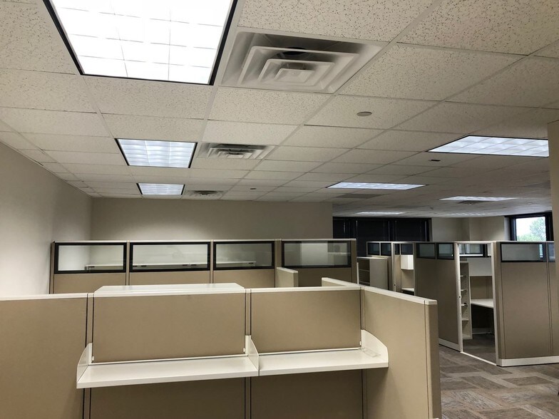 More Photos Of 8545 United Plaza Blvd, Baton Rouge Office For Lease