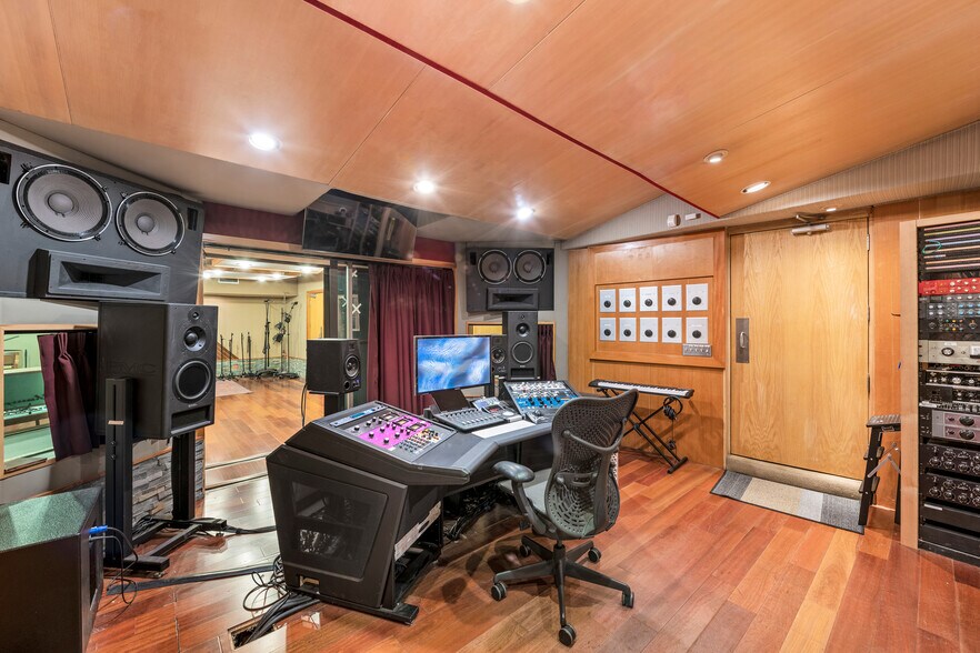 More Photos Of 2108-2116 Pico Blvd, Santa Monica Loft Creative Space For Sale