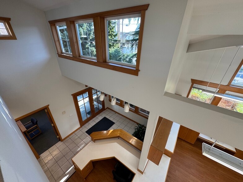 More Photos Of 301 W Blackburn Rd, Mount Vernon Office For Lease