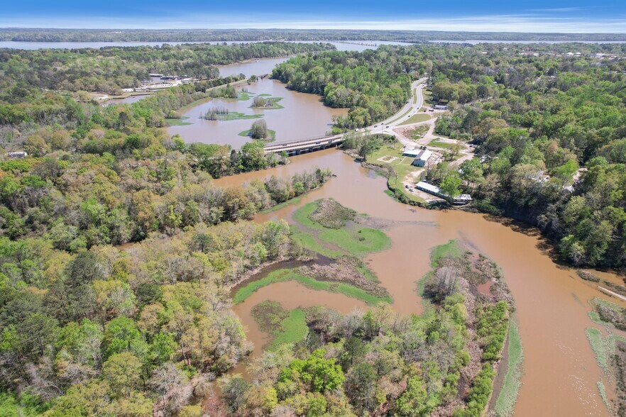 More Photos Of 1010 N Eufaula Ave, Eufaula Hotel For Sale