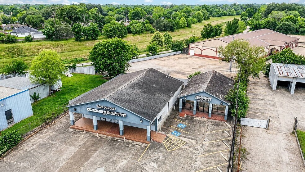 More Photos Of 14206 S Post Oak Rd, Houston General Retail For Sale