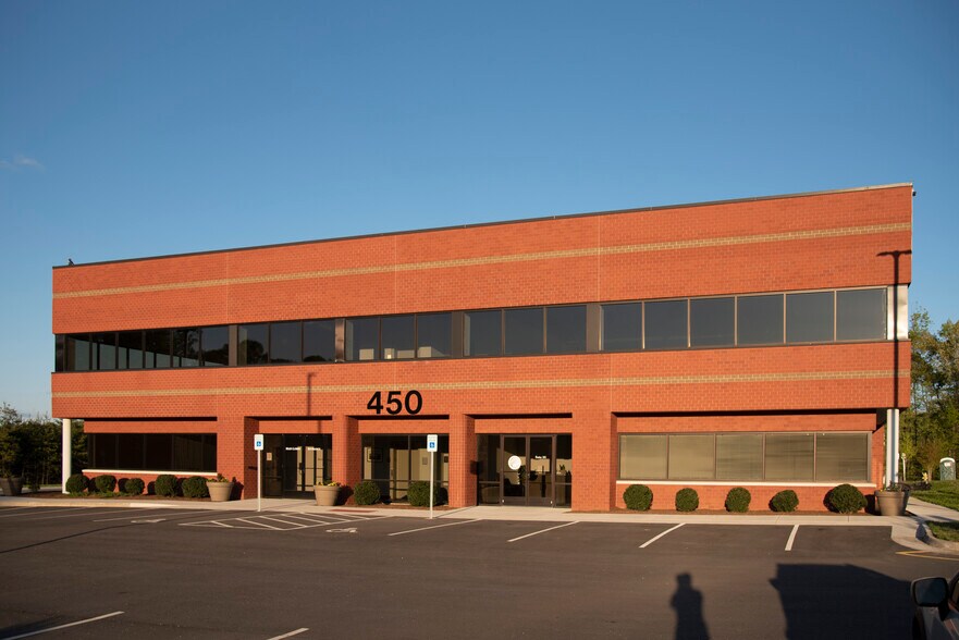 More Photos Of 450 Solomon Dr, Fredericksburg Office For Lease