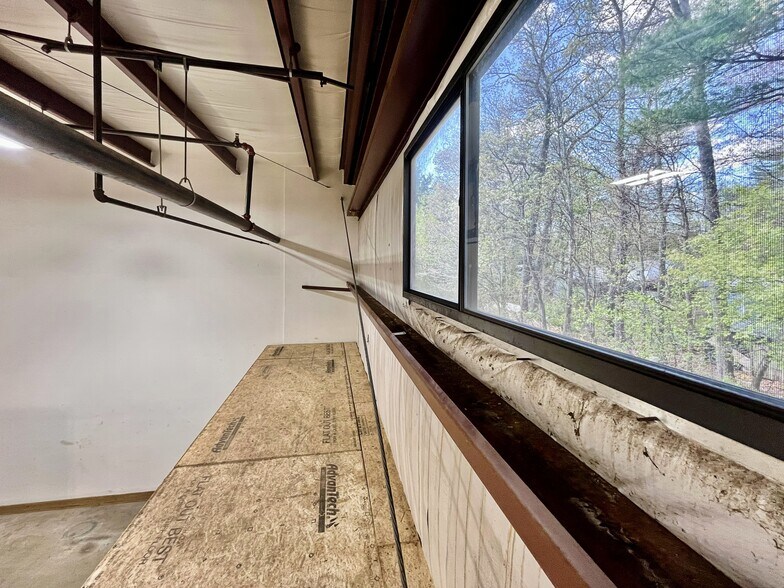 More Photos Of 2 Rockview Way, Rockland Industrial For Lease