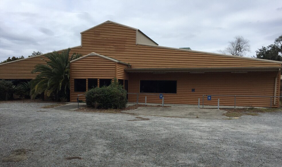 Primary Photo Of 1224 Buccaneer Club Rd NE, Townsend Restaurant For Lease