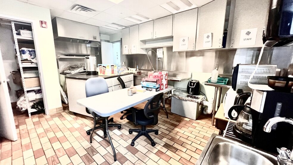 More Photos Of 205 Market Pl, Roswell Schools For Sale
