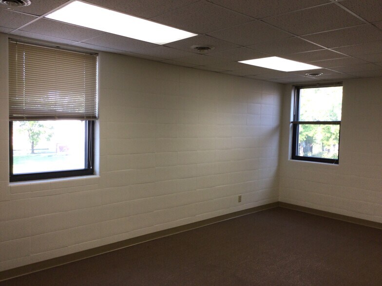 More Photos Of 911 Jackson St, Wausau Office For Sale