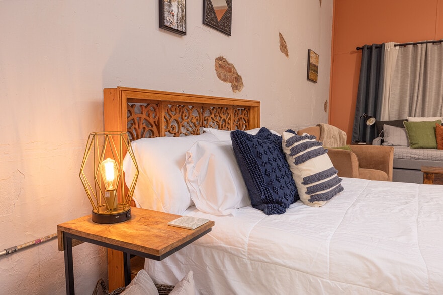 More Photos Of 29 S Carolina St, Hartwell Hotel For Sale