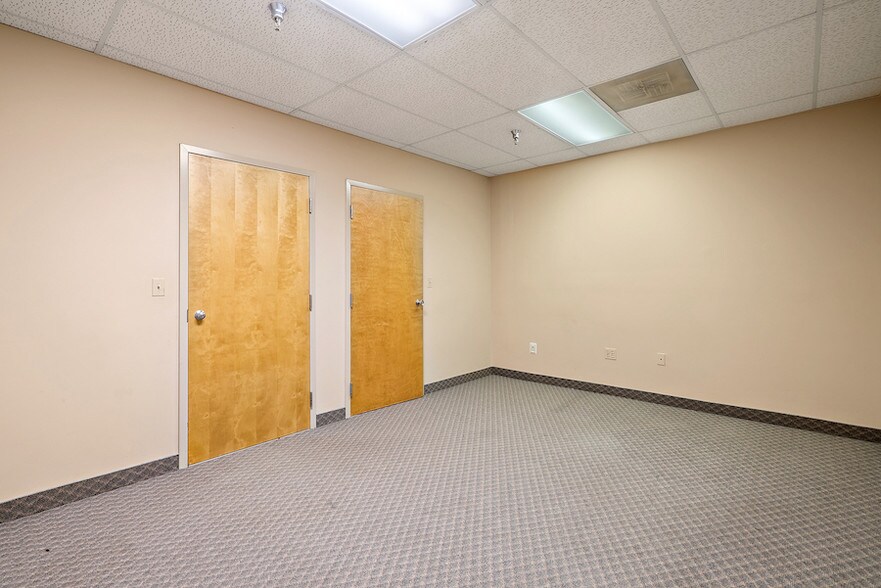 More Photos Of 14325 Willard Rd, Chantilly Office For Lease