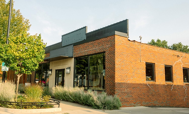 Primary Photo Of 2817 Ingersoll Ave, Des Moines Storefront For Lease