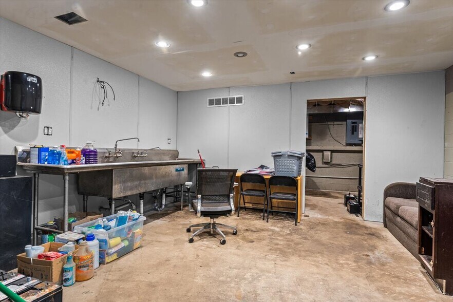 More Photos Of 59230 Havenridge Rd, New Haven Manufacturing For Sale
