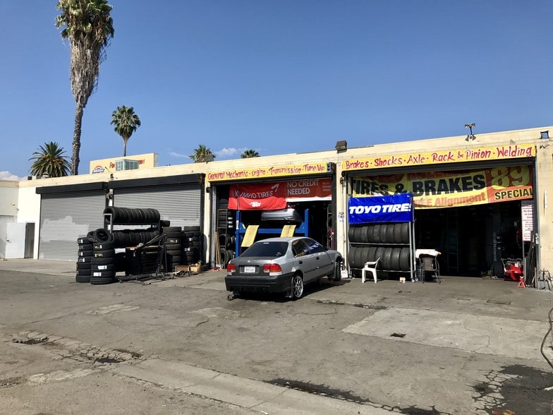 More Photos Of 20930 Sherman Way, Canoga Park Auto Dealership For Lease