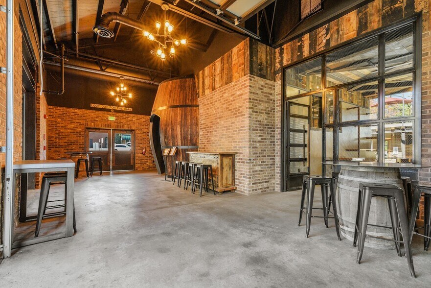 More Photos Of 208 S Green St, Sonora Restaurant For Sale