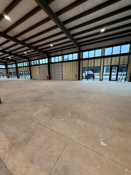 More Photos Of 14510 Fitzhugh Rd, Austin Flex For Lease