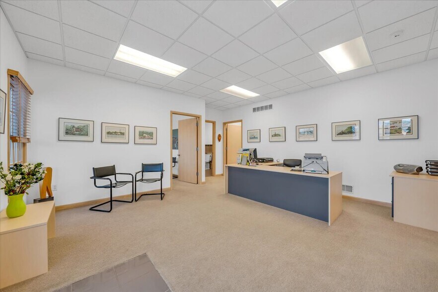 More Photos Of 907 W 14 Mile Rd, Clawson Office For Sale