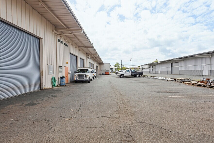 More Photos Of 474 Kalanikoa St, Hilo Warehouse For Sale