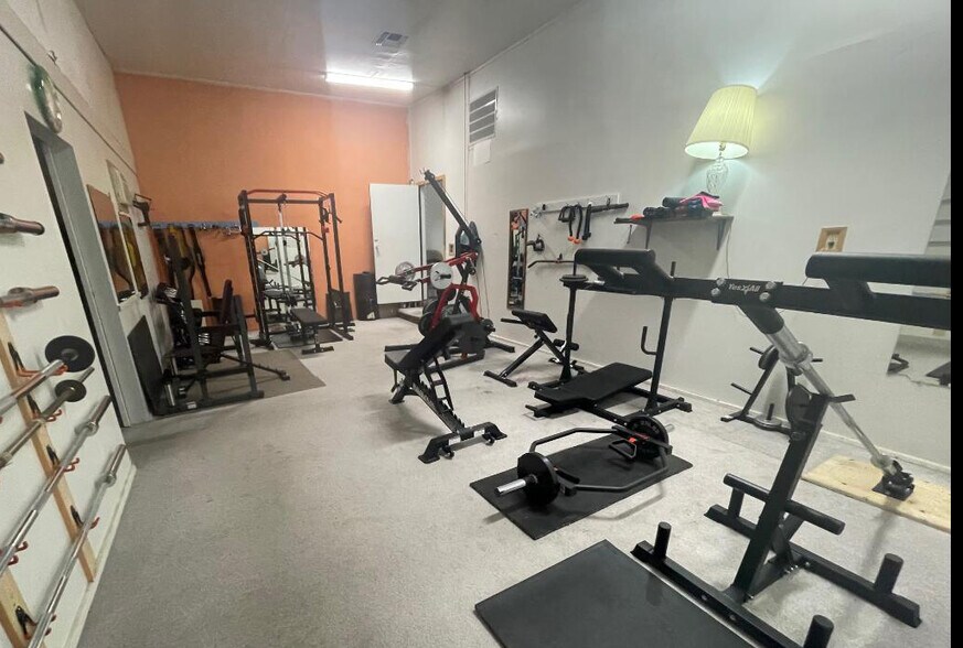 More Photos Of 254 N Broad St, Globe Storefront Retail Office For Sale