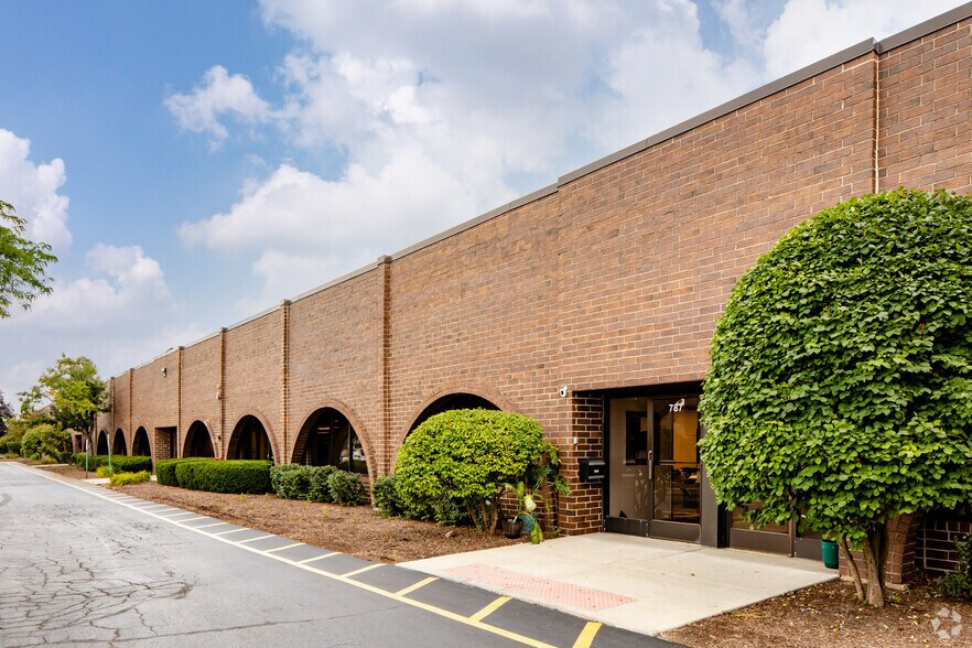 More Photos Of 747-797 S Glenn Ave, Wheeling Warehouse For Lease