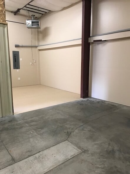 More Photos Of 320 Denny Ct, Montrose Self Storage For Sale