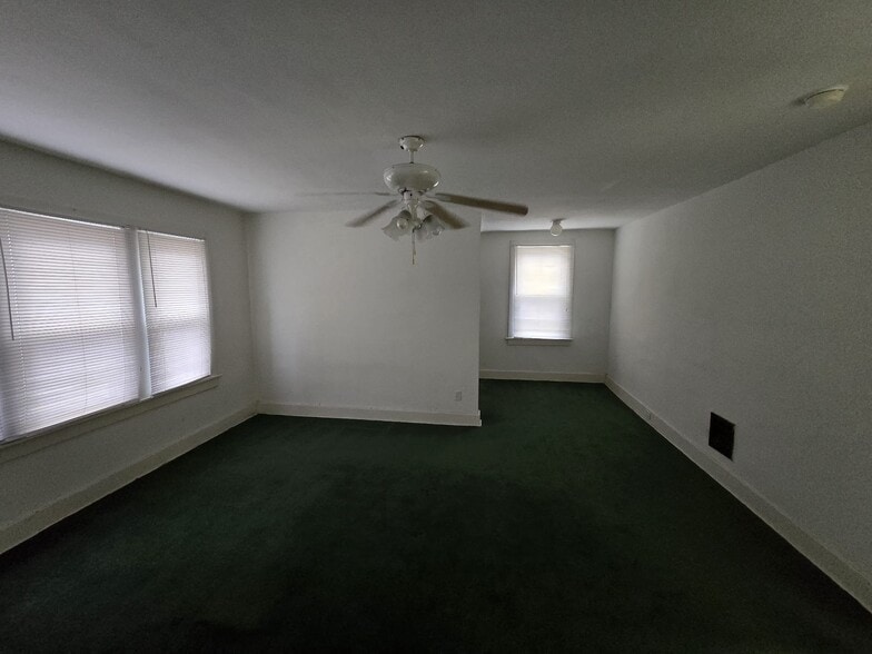 More Photos Of 2311 S Big Bend Blvd, Maplewood Office For Lease